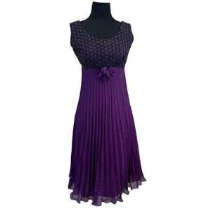 Vintage 1960-70ss Purple Party Dress – Metallic Lace Bodice & Pleated Skirt XS-S